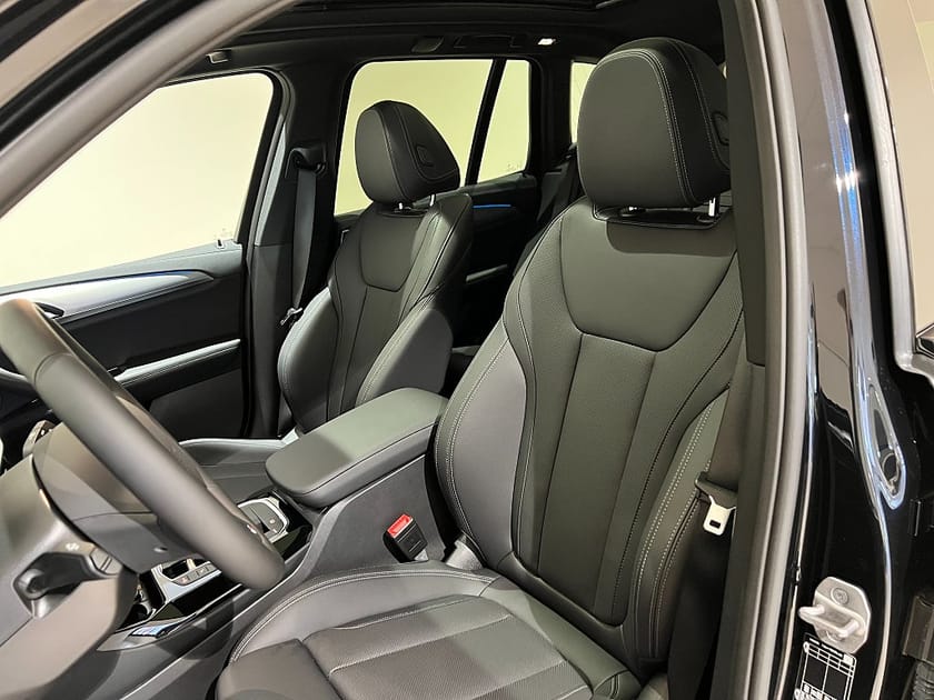 Bild 4 av BMW iX3 M-Sport, Drag, Panorama, Navi, Adpt Fart, Elstolar