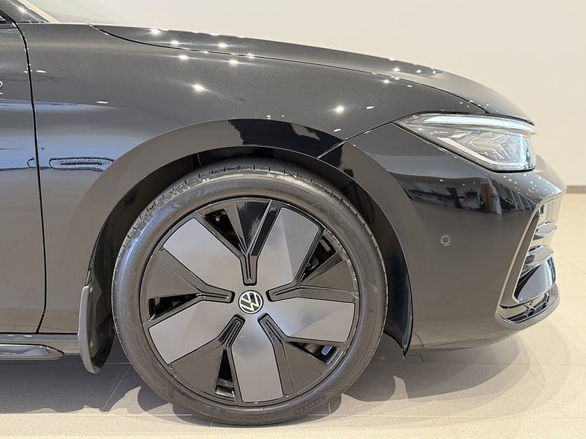 Bild 4 av Volkswagen Passat Sportscombi R-LINE 2.0 TDI Drag Värmare HuD