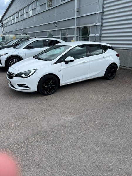 Opel Astra Dynamic 1.6 110hk D-värmare
