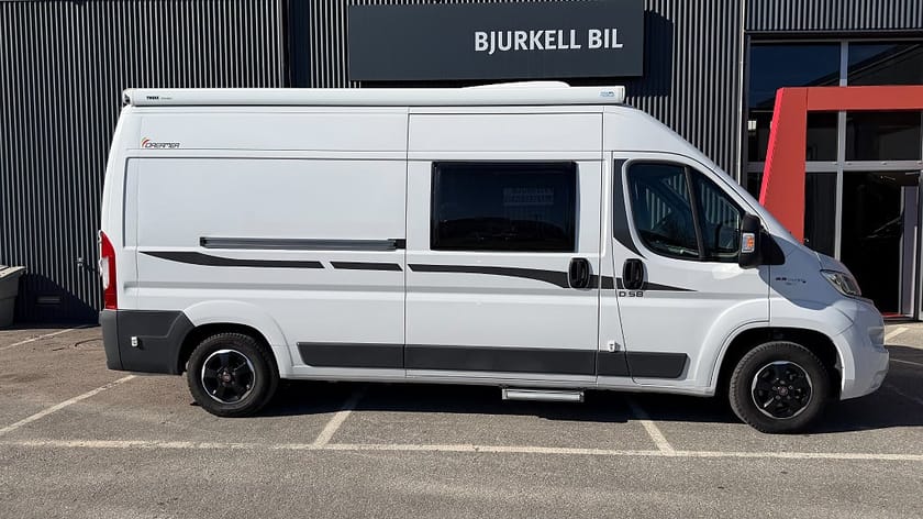 Bild 1 av Fiat Ducato Conversion Chassi Platform Dreamer D58 Automat, Solcell, AC, Långbädd, Cykelställ!