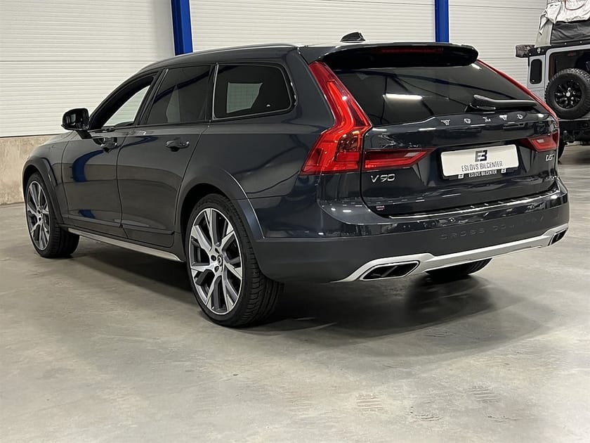 Bild 4 av Volvo V90 Cross Country D5 AWD 235 HK / Leasebar / Advanced / 360 / Drag /