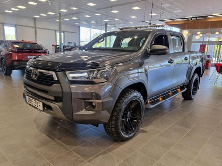 Toyota Hilux Dubbelhytt D-CAB 2,8 D-4D MHEV AUT6 4WD INVINCIBLE KOMFORTPA