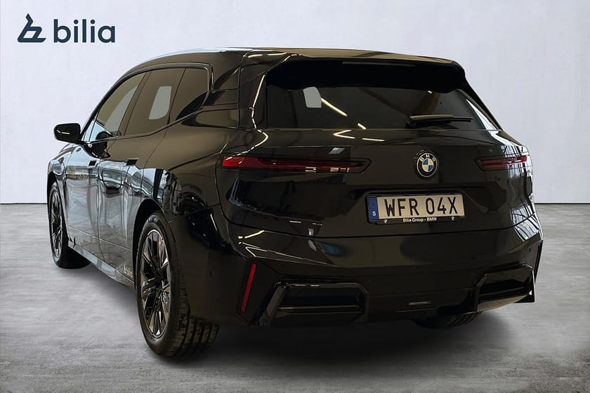Bild 2 av BMW iX xDrive60 Fully Charged M Sport Edition Panorama Drag