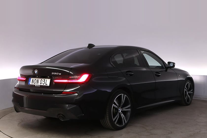 Bild 5 av BMW 330e Sedan M-sport HK Adap.Farth BSM HuD Kamera Navi