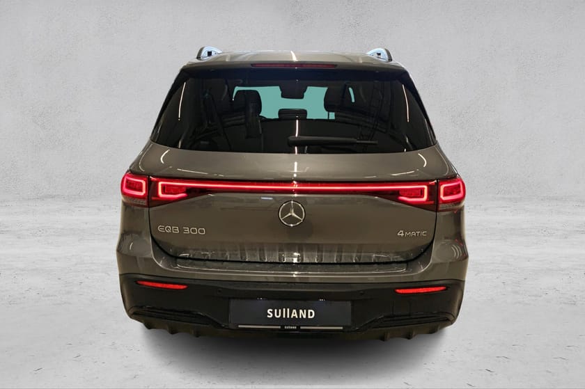 Bilde 4 av Mercedes-Benz EQB 300 4MATIC AMG I Glasstak I 7seter I AdaptivCruise