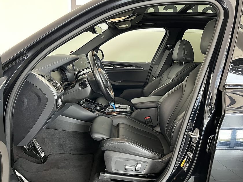 Bild 5 av BMW iX3 M Sport Rattvärme Drag Drive/Park Assist Sport Stolar