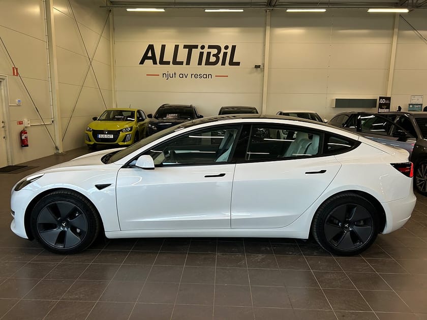 Bild 3 av Tesla Model 3 Long Range AWD 440hk Autopilot 3/Pano/Läder/Kamera