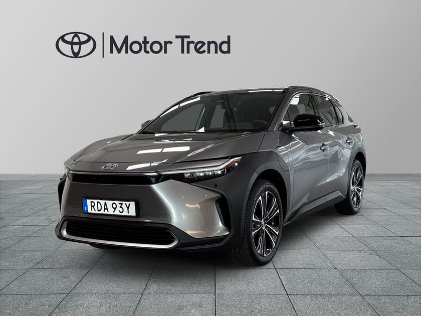 Bild 1 av Toyota bZ4X 150KW EXECUTIVE | VENTILERADE STOLAR | JBL | 360*KAMERA |