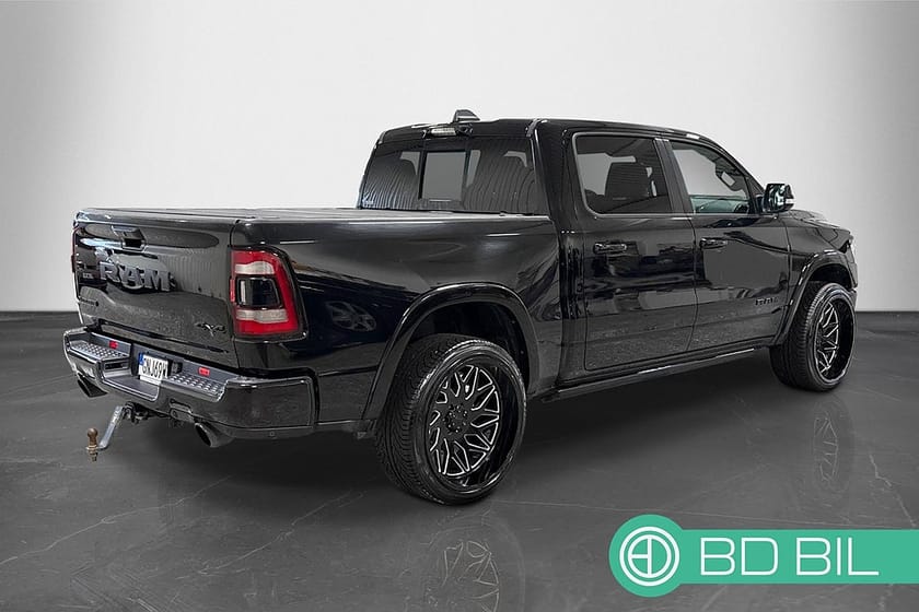 Bild 4 av RAM 1500 Crew Cab Dodge RAM V8 HEMI LARAMIE NIGHT PANO H/K  MOMS