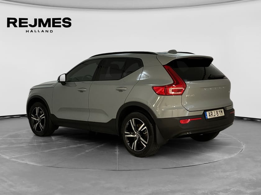 Bild 2 av Volvo XC40 B3 FWD Bensin Plus Dark  | 360-kamera | Drag | Tonade Rutor