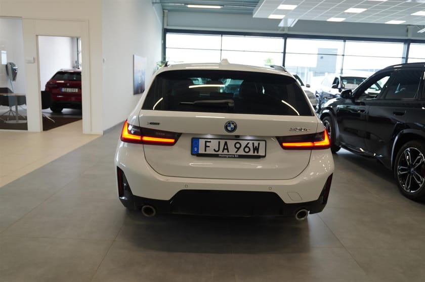 Bild 5 av BMW 330e xDrive Touring M-Sport Adaptiv F HiFi Backkamera Rattvärme 19
