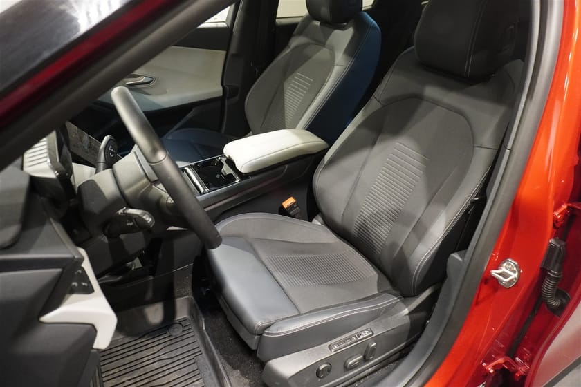 Bild 4 av Ford Explorer EV Extended Range AWD Premium Long 78kWh 340hk Panoram, Drag, Värmepump