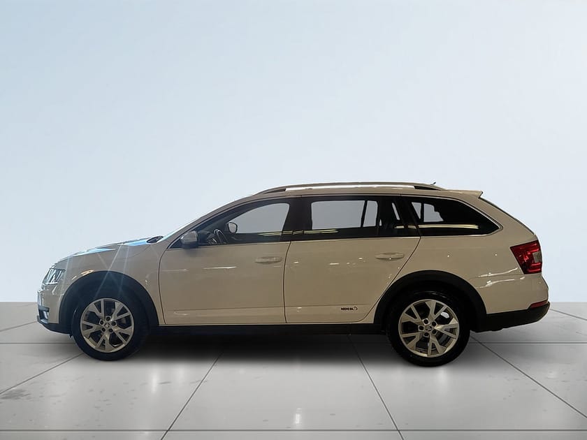 Bild 4 av Škoda Octavia Scout Skoda 2.0 TDI 4x4 Premium Drag Mvärme S&V-däck Canton Bkamera