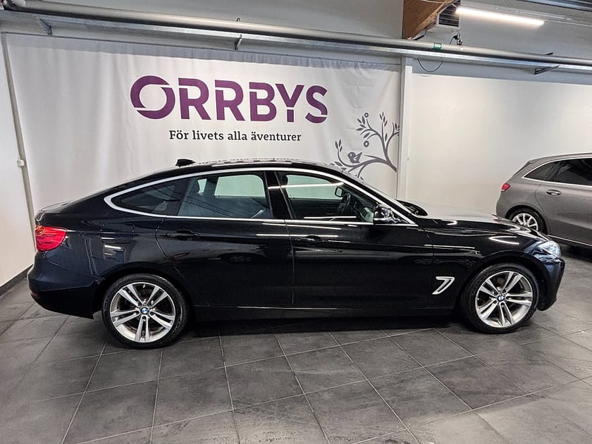 Bild 3 av BMW 320d xDrive GT Panorama Sportstolar Bluetooth V-Hjul Farth