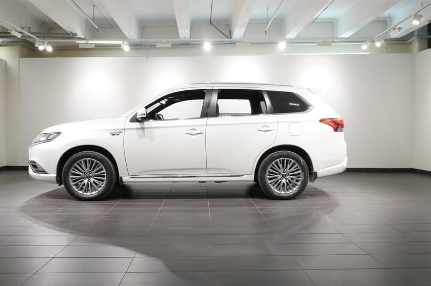 Bild 2 av Mitsubishi Outlander PHEV AWD Business X 360° Drag Läder