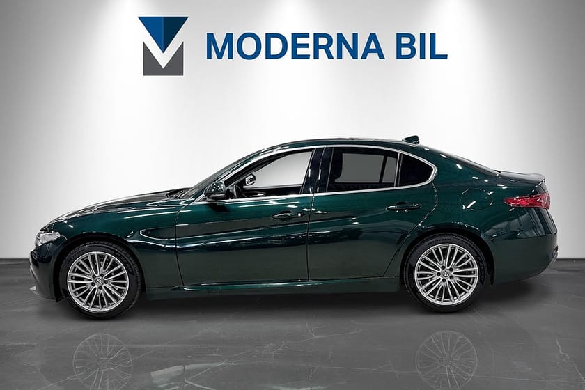 Bild 3 av Alfa Romeo Giulia 2.0 Turbo 200hk Super 16V Harman/Kardon Adaptiv CarPlay