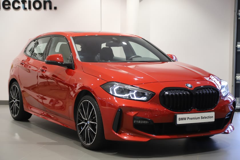 Bild 2 av BMW 118i M Sport / Pano / Drag / HK