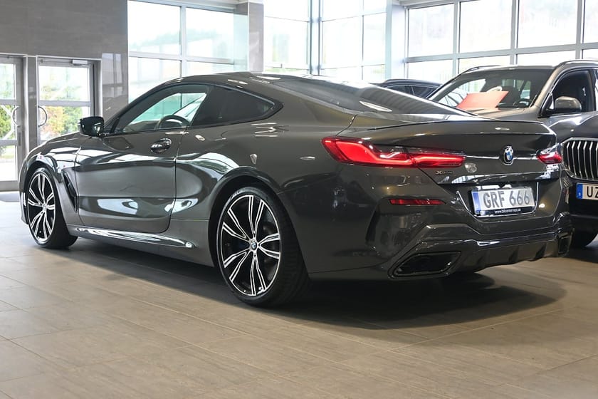Bild 3 av BMW M850i xDrive Coupé 530hk M Teknologi Carbon B&W Sv-Såld