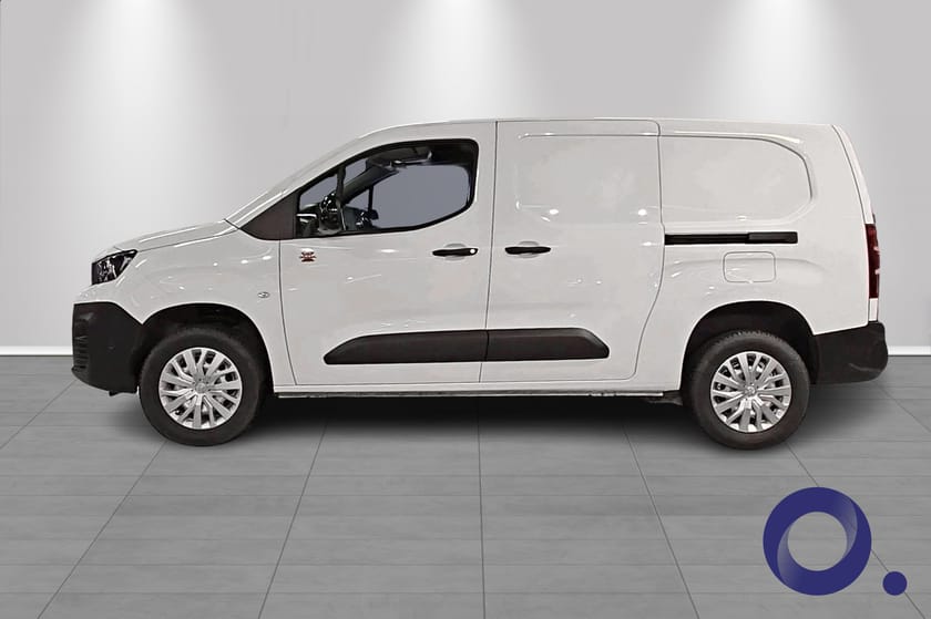 Bilde 2 av Peugeot Partner 1.5-131HK, L2, 4x4, Krok, Webasto, Ryggekamera