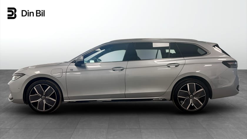 Bild 2 av Volkswagen Passat Variant eHybrid R-Line Edition/Panorama/Drag