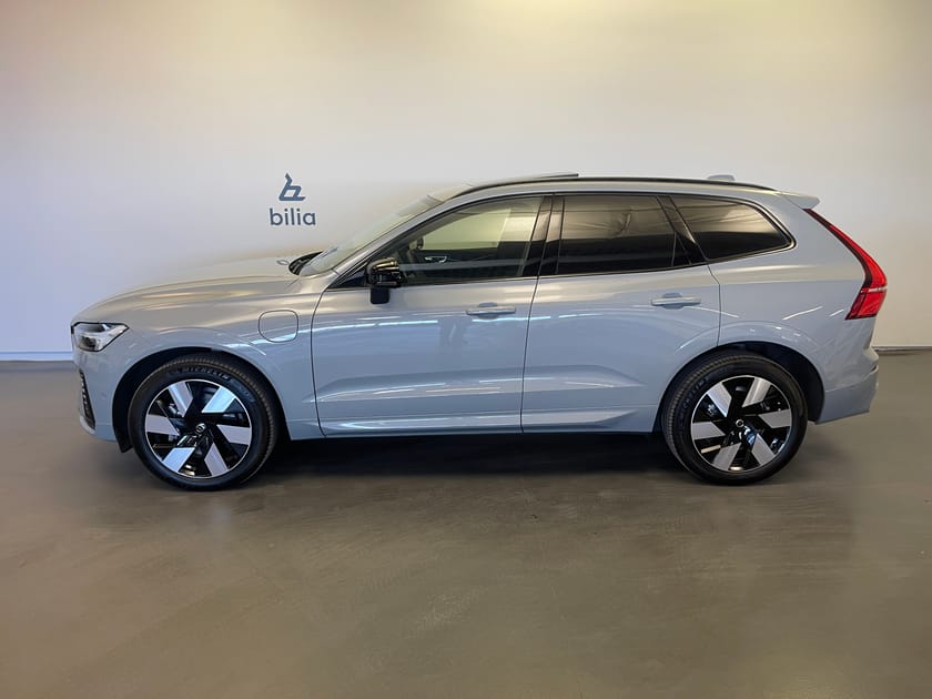 Bild 2 av Volvo XC60 T6 Ultra Dark / Harman Kardon / Navigation / Tonade rutor /