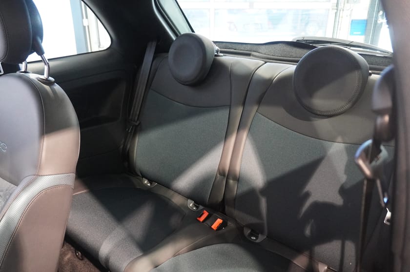 Bild 4 av Fiat 500 Hybrid Panorama Glastak Apple CarPlay PDC Låga Mil