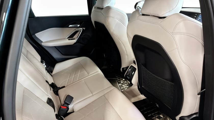 Bild 5 av BMW iX1 xDrive30 M Sport Massagestol Rattvärme Värmare Keyless