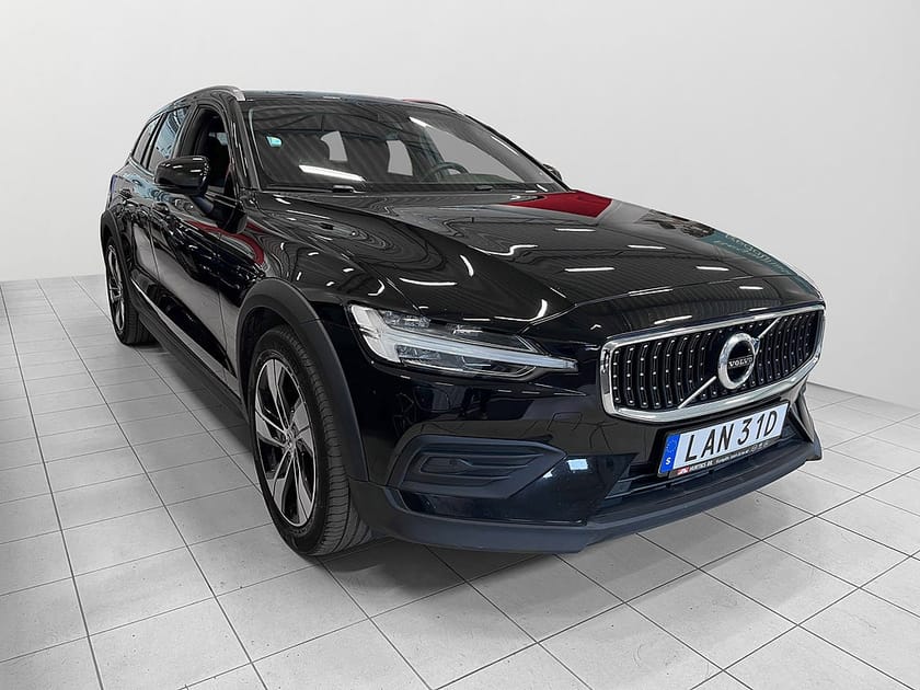 Bild 3 av Volvo V60 Cross Country B4 AWD Geartronic Momentum Backkamre -Drag -varmare