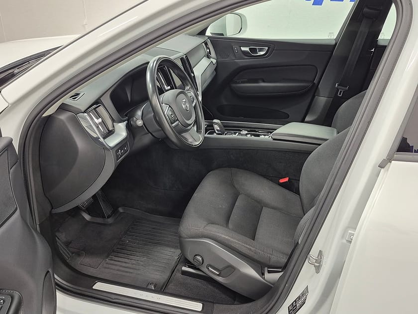 Bild 2 av Volvo XC60 T8 Recharge Momentum plug in 392HK 4x4 Panorama