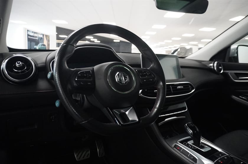 Bild 2 av MG EHS PHEV Luxury Pano 360kam Elstol