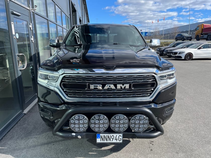 Bild 3 av RAM 1500 Crew Cab 5.7 V8 Hemi 4X4 Limited Luftfjädring 360* Drag