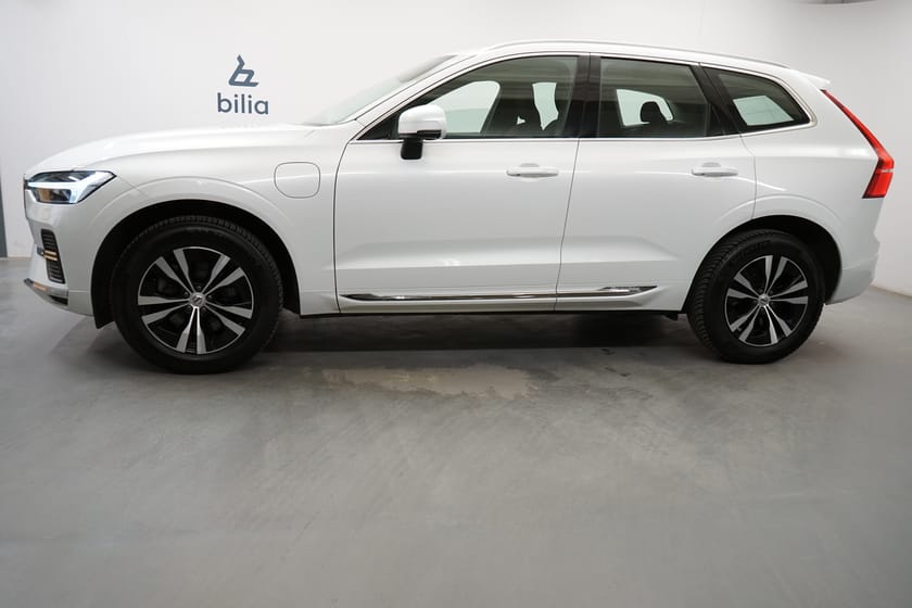 Bild 2 av Volvo XC60 Recharge T6 Core Edition, Dragkrok, Taklucka, Navigation, Baklucka elmanövrerad