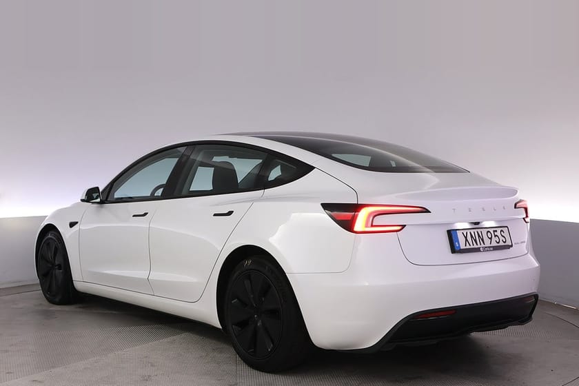 Bild 4 av Tesla Model 3 Long Range AWD Highland Autopilot Panorama