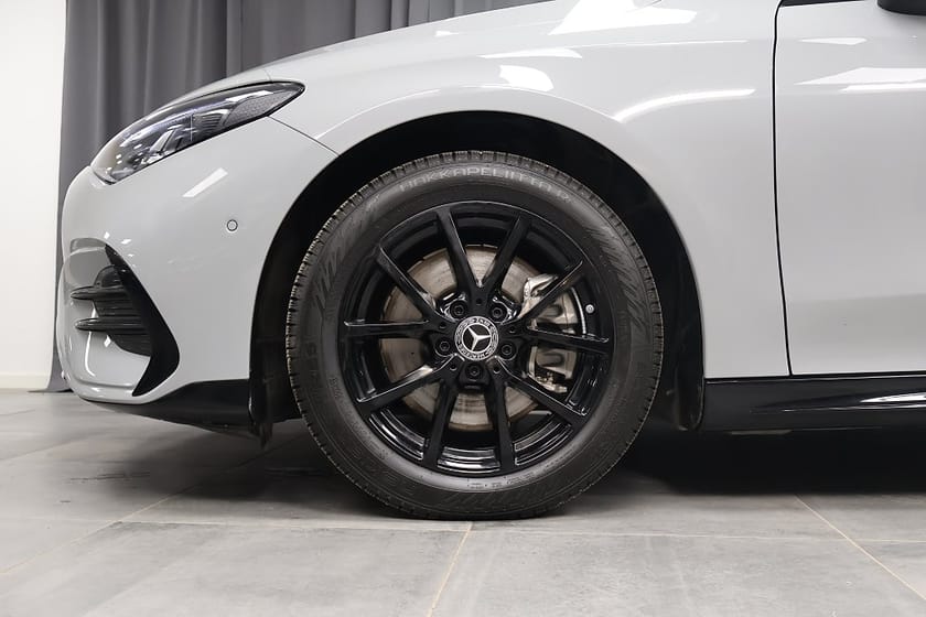 Bild 5 av Mercedes-Benz CLA 250+ AMG Advanced Plus Panorama Night Keyless MOMS