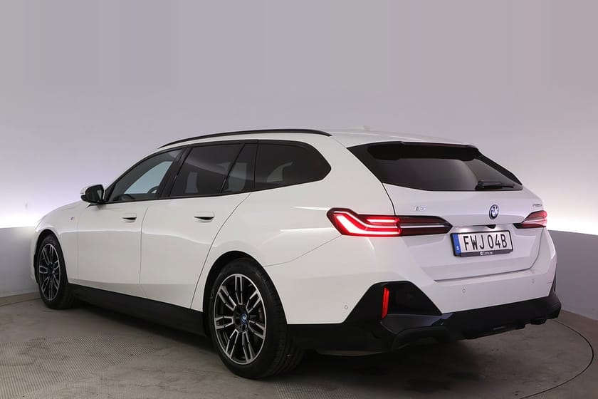 Bild 4 av BMW i5 eDrive40 Touring M-Sport Drag BSM Kamera DA V-hjul