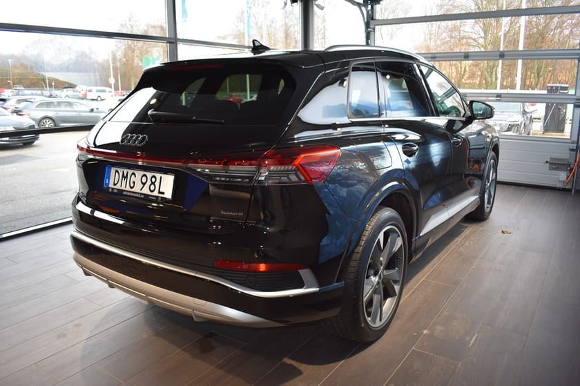 Bild 3 av Audi Q4 45 e-tron quattro 210 kW / 286 HK S-LINE
