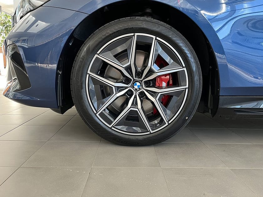 Bild 4 av BMW i5 xDrive40 Touring M Sport Pro Dragkrok B&W 19" Rattvärme