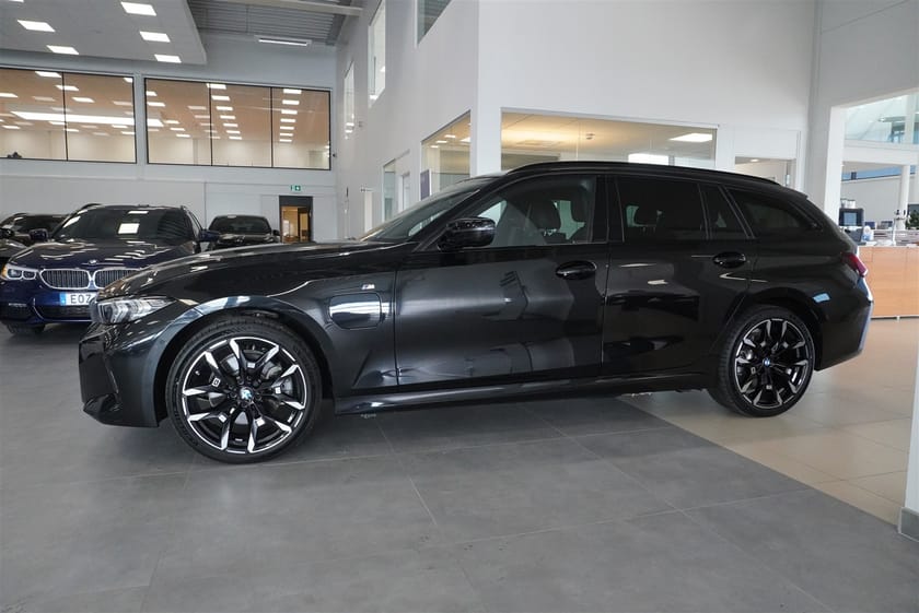 Bild 3 av BMW 330e xDrive Touring M Sport Active Ed, 19 Fälg, Tonade Rutor