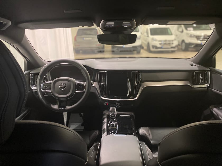 Bild 2 av Volvo V60 T6 Plus Dark Edition