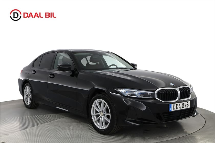 Bild 4 av BMW 320i xDrive Sedan 184HK KOMFORT H/K® P-VÄRM B-KAMERA