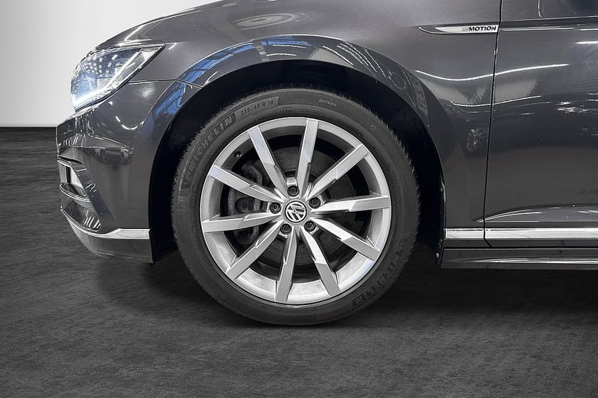 Bild 2 av Volkswagen Passat Sportscombi 2.0 TDI 4M R-Line GTS (240hk) Pano Cockpit