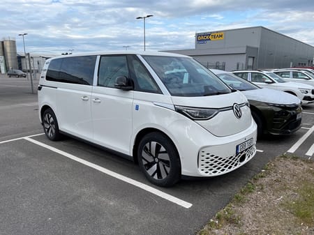 Volkswagen ID. Buzz LWB PRO 7-SEATS HJULBAS: 3239 MM MOTOR: 2