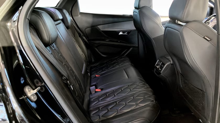 Bild 5 av Peugeot 3008 GT HYBRID4 300hk PANO DRAG 360° NAVI