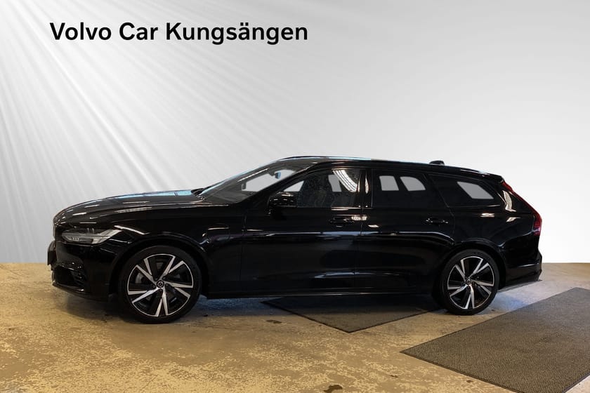 Bild 3 av Volvo V90 Recharge T6 Ultimate Dark DRAG PANO 360 H/K LÄDER
