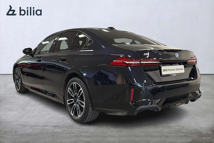 Bild 2 av BMW i5 xDrive40 Sedan xDrive 40 M-sport | H&K | Drag | Backkamera | 19"