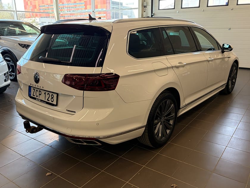 Bild 5 av Volkswagen Passat Sportscombi SC 2.0 TDI 4M GT BE R-Line Pano/Harman/Skinn/Drag/Värm