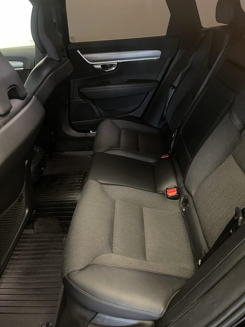 Bild 4 av Volvo V90 D4 Momentum Advanced SE / Regnsensor / Tonade rutor /