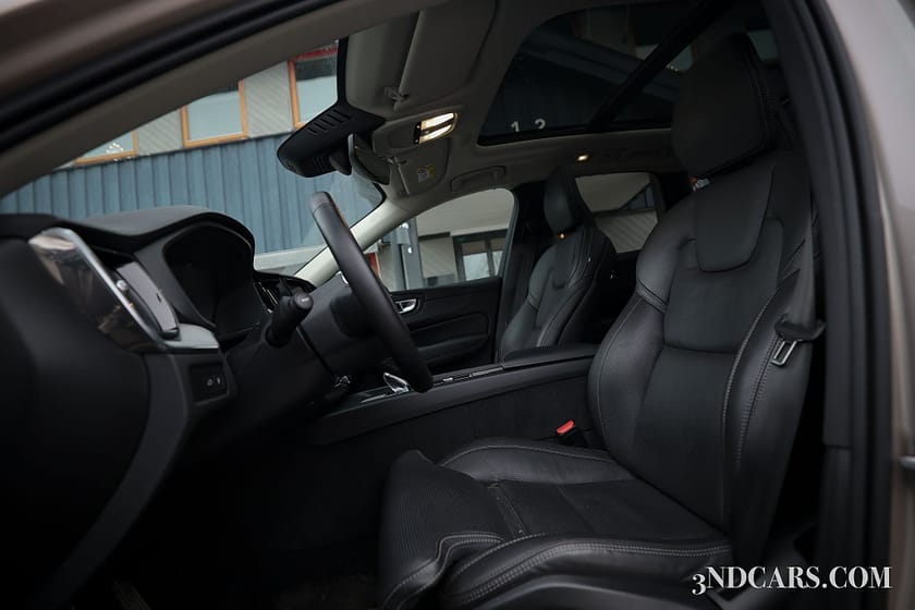 Bild 2 av Volvo XC60 Recharge T6 AWD Plus Dark edition MOMS PANO DRAG Euro 6