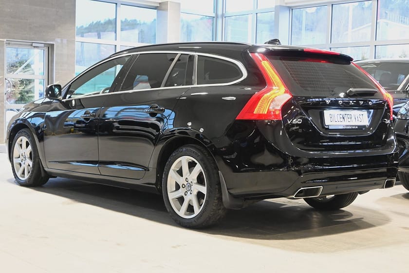 Bild 3 av Volvo V60 D4 Aut 181hk Momentum Taklucka Läder Navi