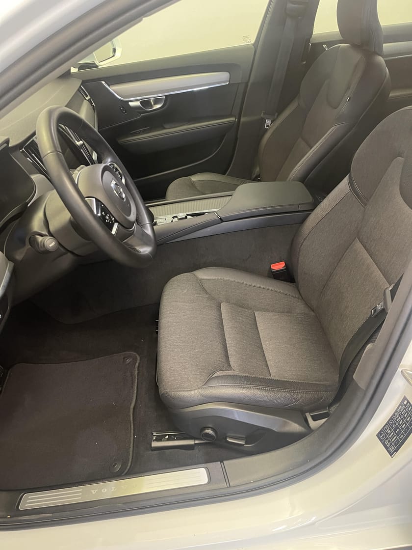 Bild 4 av Volvo V90 B4 Bensin Core / Navigation / Backkamera /